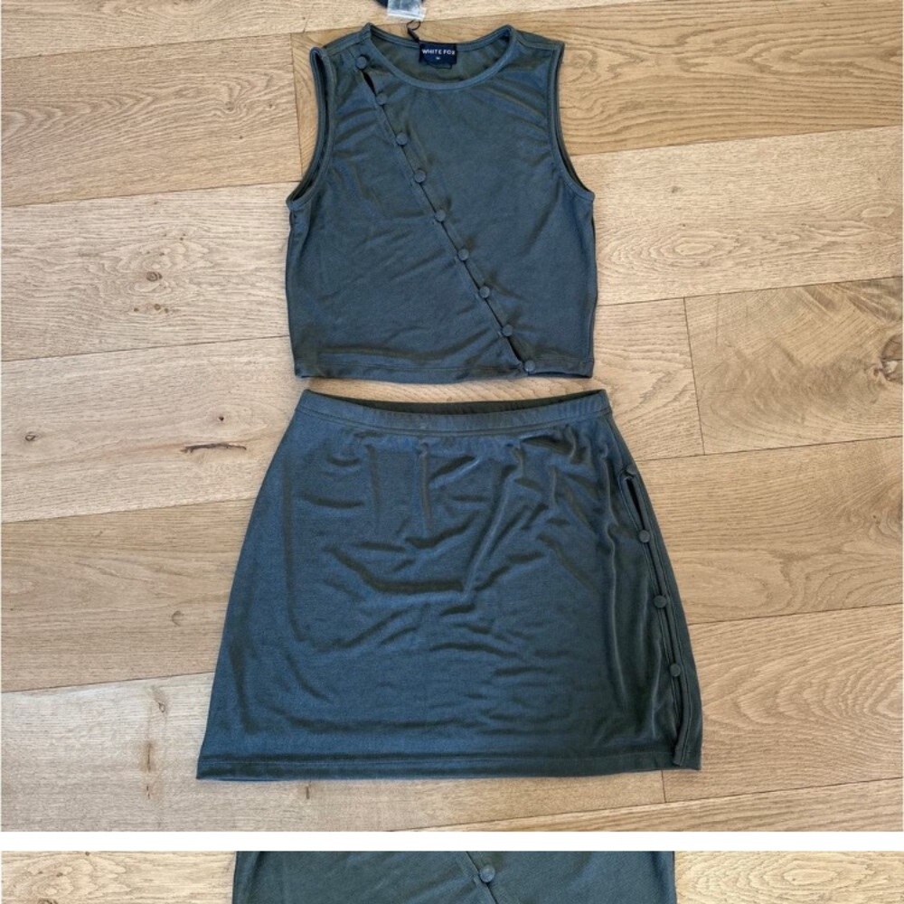 Looking for this white fox set in a size M or the skirt can be a size large.